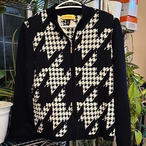 St. John Women's Black and Cream Zip-Up Sweater